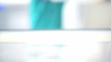 kimyasal bir laboratuarda çalışmak