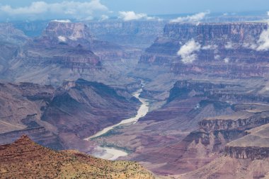 Grand Kanyon Milli Parkı sırasında yaz yağmurlu bir gün, Arizona, ABD