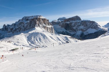 İtalyan Dolomites karda ile (Sella grubunda) sass Pordoi