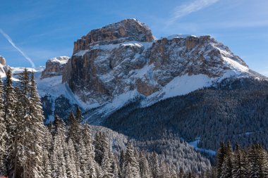 İtalyan Dolomites karda ile (Sella grubunda) sass Pordoi
