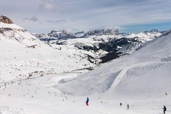 Utsikt över de italienska Dolomiterna i vinter. — Stockfoto