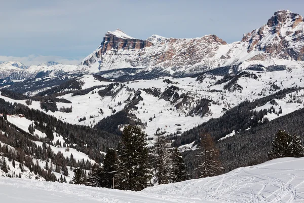 Utsikt över de italienska Dolomiterna i vinter. — Stockfoto