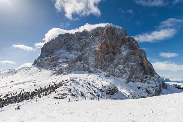 Sassolungo (Langkofel) gruppen av italienska Dolomiterna i vinter. — Stockfoto