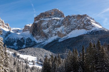 İtalyan Dolomites karda ile (Sella grubunda) sass Pordoi