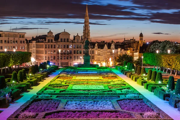 Cityscape of Brussels from Monts des Arts at dusk — Stock Photo, Image