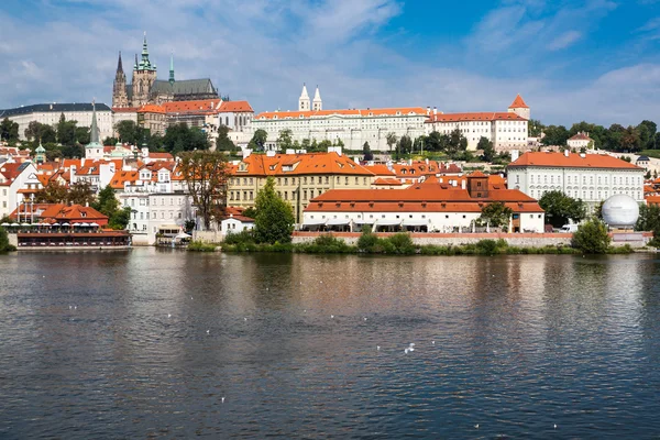 Castelo de Praga num dia ensolarado — Fotografia de Stock