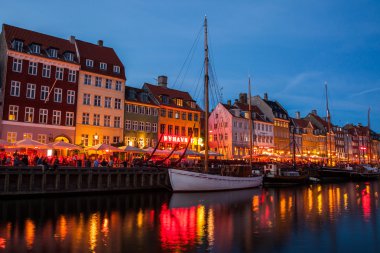 Geceleri Nyhavn Kopenhag, Danimarka