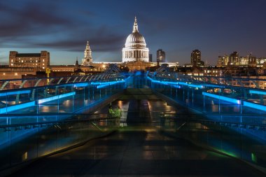 St paul's Katedrali ve millennium Köprüsü'nde çok yakın