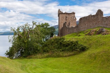 Urquhart castle yanında loch ness, İskoçya, Birleşik Krallık.
