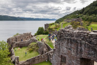 Urquhart castle yanında loch ness, İskoçya, Birleşik Krallık.