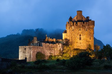 Eilean Donan Kalesi, alacakaranlık, İskoçya, Birleşik Krallık