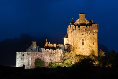 Eilean Donan Kalesi, alacakaranlık, İskoçya, Birleşik Krallık