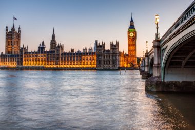 Londra gece: big Ben'e ve Parlamento evleri