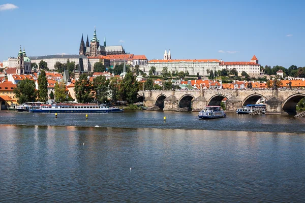 Prague Castle in a sunny day — Stock Photo, Image