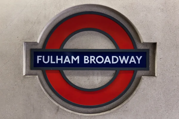 Señal de la estación Fulham Broadway en metro —  Fotos de Stock