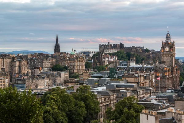 Edinburgh panorama ze Calton Hill v soumraku, Skotsko, Velká Británie — Stock fotografie