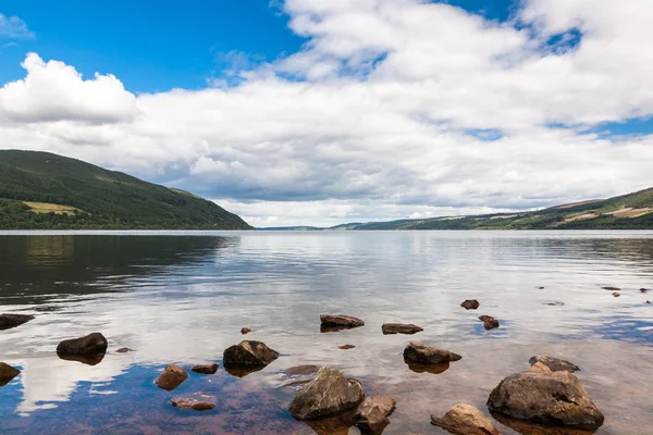 Loch Ness in de Schotse Hooglanden, Schotland — Stockfoto