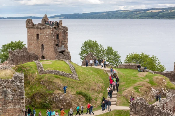 Castillo de Urquhart al lado del Lago Ness. Escocia, Reino Unido — Foto de Stock