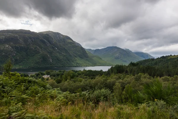 Paisaje de las tierras altas en Escocia, Reino Unido . — Foto de Stock