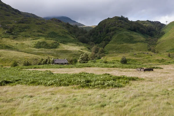 Paisaje de las tierras altas en Escocia, Reino Unido . — Foto de Stock