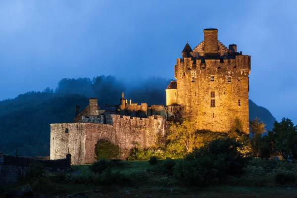 Eilean Donan Castle: alkonyat, Scotland, Egyesült Királyság — Stock Fotó