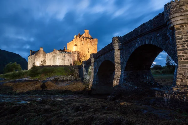 Eilean Donan Kasteel bij schemering, Schotland, Uk — Stockfoto