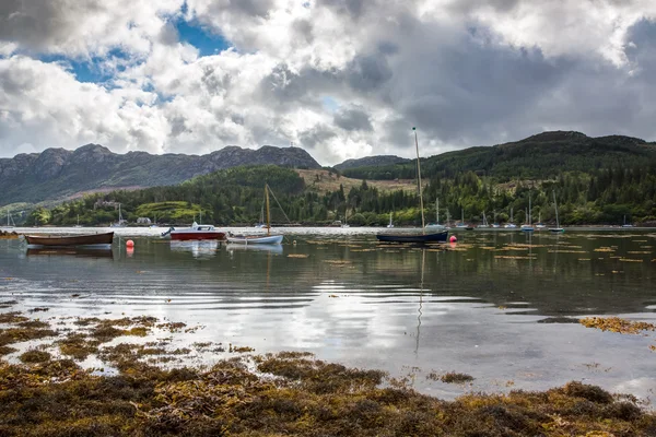 Plockton vesnice na Vysočině, Skotsko — Stock fotografie