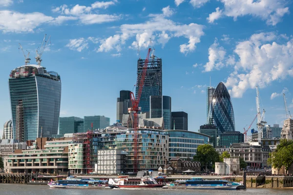 London skyline from the Tower Bridge — Stock Photo, Image