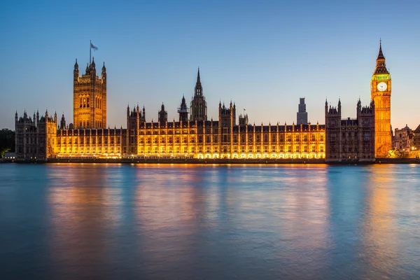 Londonban, éjszaka: a Parlament és a big ben házak — Stock Fotó