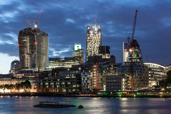 Skyline de Londres por la noche — Foto de Stock