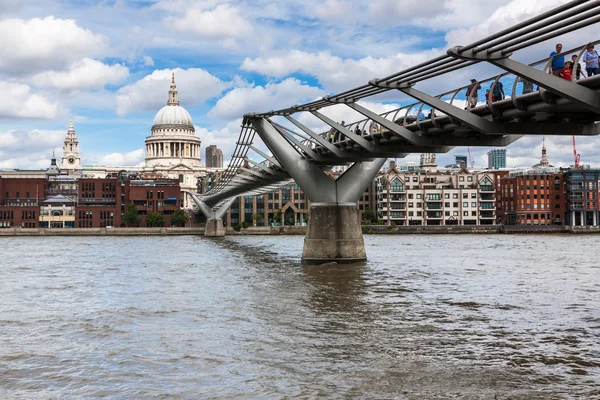 St Paul's Cathedral and Millennium Bridge on — Stock Photo, Image