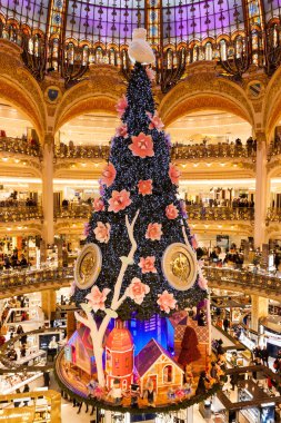 Galeries Lafayette Paris Noel zamanı