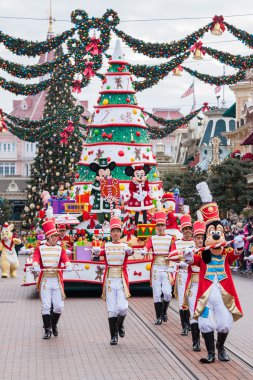 Disney Christmas Parade Disneyland Paris.