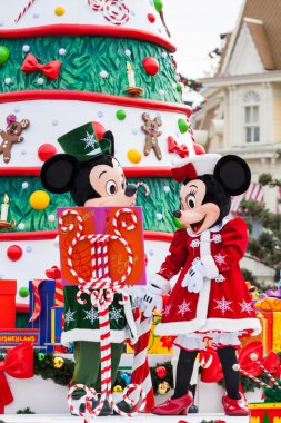 Disney Christmas Parade Disneyland Paris.