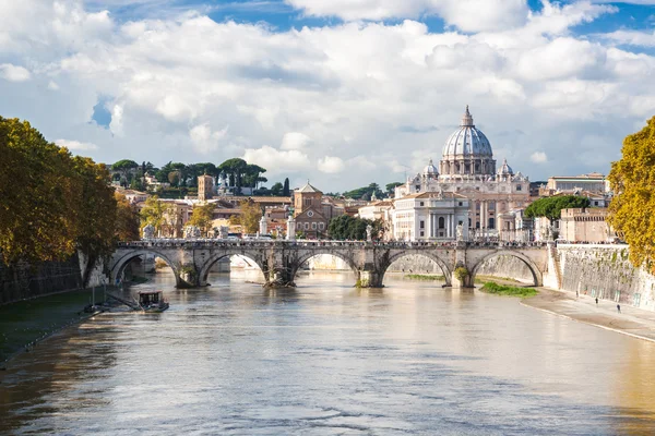 Sint-Pietersbasiliek in Rome, Italië — Stockfoto