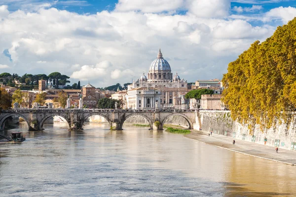 Sint-Pietersbasiliek in Rome, Italië — Stockfoto