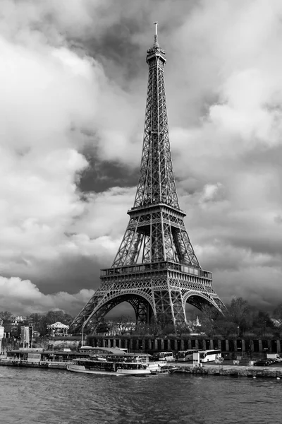 Eiffeltoren in Parijs, Frankrijk. — Stockfoto