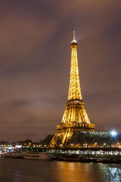 Torre Eiffel y río Sena por la noche —  Fotos de Stock