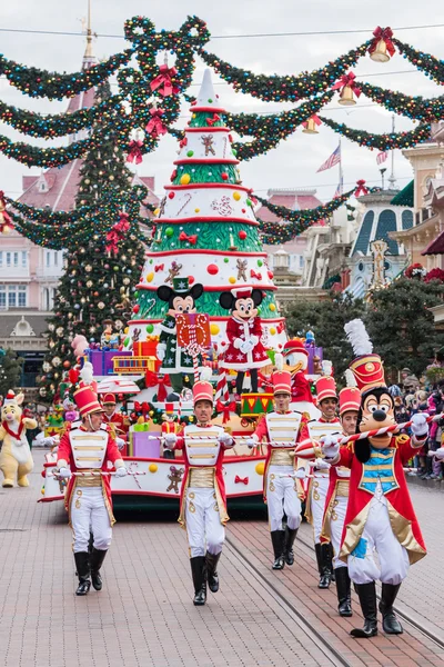 Disney Christmas Parade in Disneyland Paris. — Stock Photo, Image