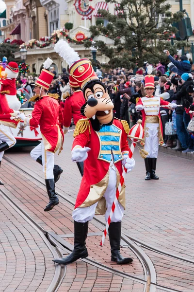 Disney Weihnachtsparade im disneyland paris. — Stockfoto