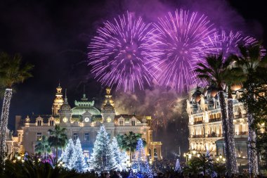 Yeni yıl kutlamaları sırasında monte carlo kumarhanesi