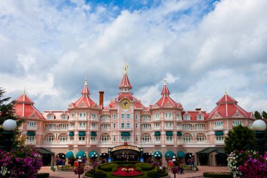 girişte disneyland paris