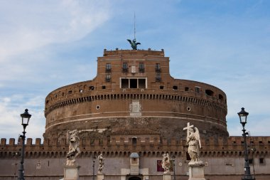 hadrian, genellikle castel sant'angelo bilinen Türbesi