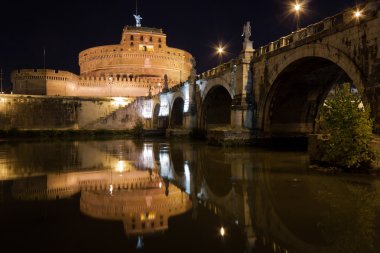 hadrian, genellikle geceleri castel sant'angelo bilinen Türbesi