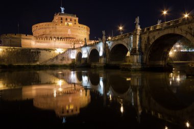 hadrian, genellikle geceleri castel sant'angelo bilinen Türbesi