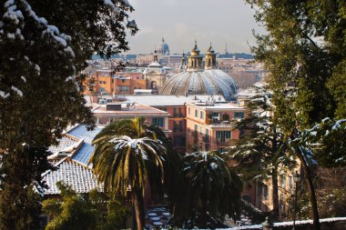 Roma Forumu ile kar.