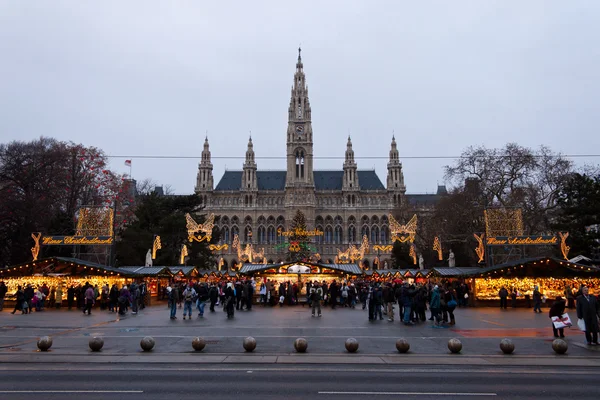 Das Wiener Rathaus, auch rathaus mit weihnachtsmarkt genannt, wien — Stockfoto