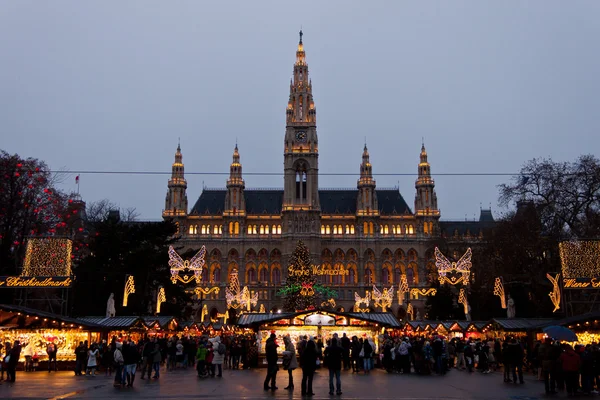 Das Wiener Rathaus, auch rathaus mit weihnachtsmarkt genannt, wien — Stockfoto