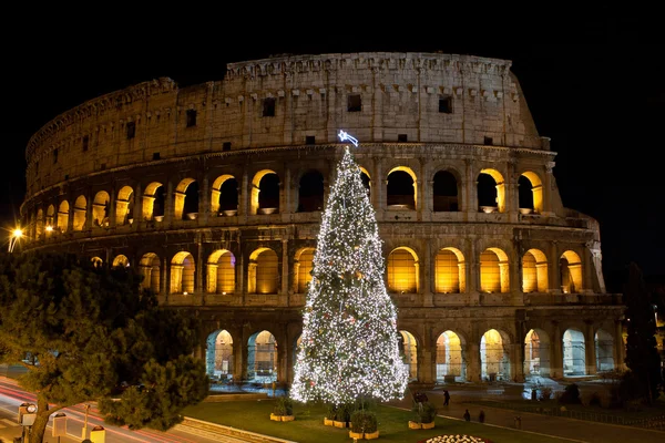 Colisée et arbre de Noël à Rome, Italie — Photo