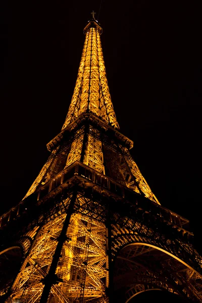 Torre Eiffel iluminada por la noche —  Fotos de Stock